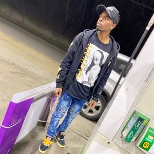 Meet your Posher, Derrick